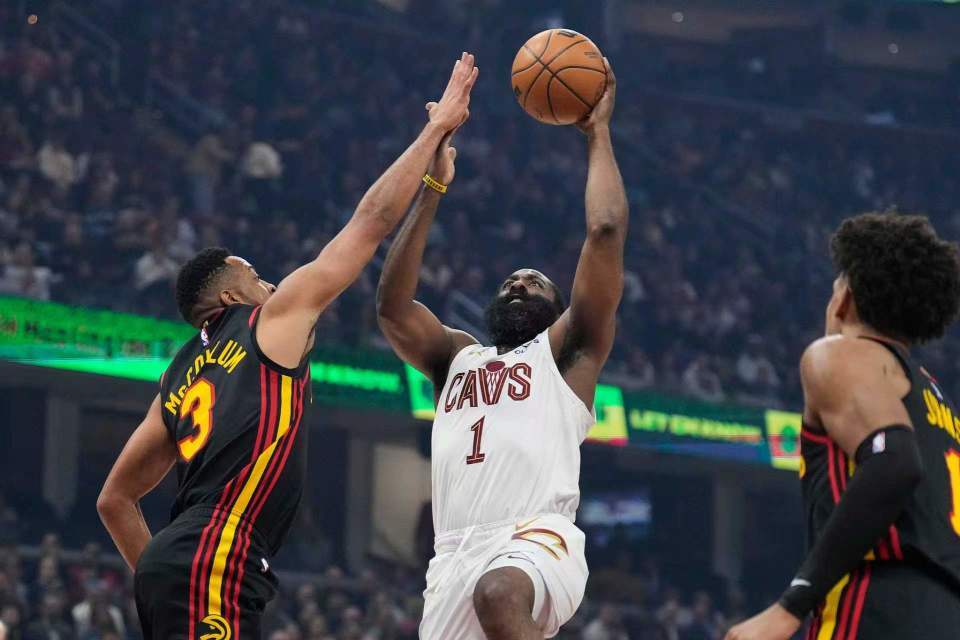 爱游戏-哈登复出21+5+4骑士险胜老鹰 米切尔31+7里程碑莫布利22+19